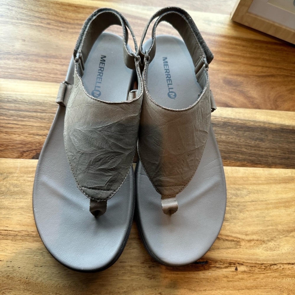Merrell thong sandals. Size 8. Color “Stone”